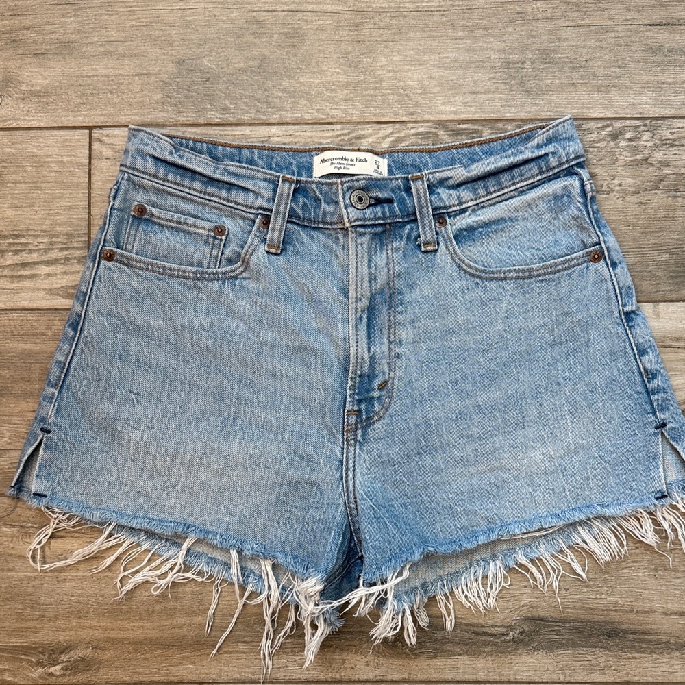 Abercrombie & Fitch Light Wash Frayed Hem Denim Shorts